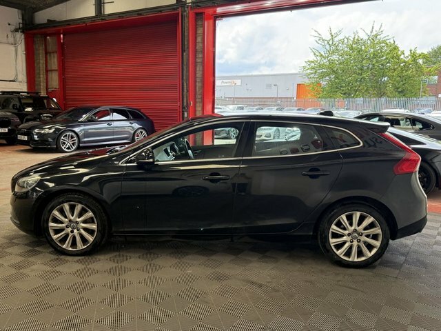 Volvo V40 D3 Se Lux Nav Black #3