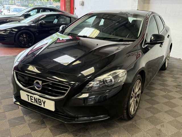 Volvo V40 D3 Se Lux Nav Black #2