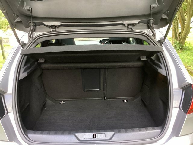 Peugeot 308 Active White #21