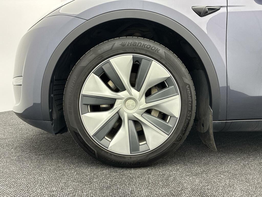 Tesla Model Y Long Range Silver #4