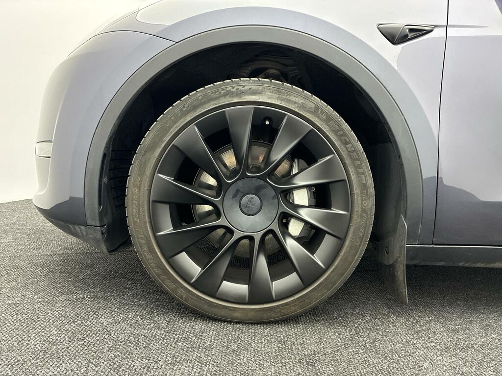 Tesla Model Y Long Range Silver #4
