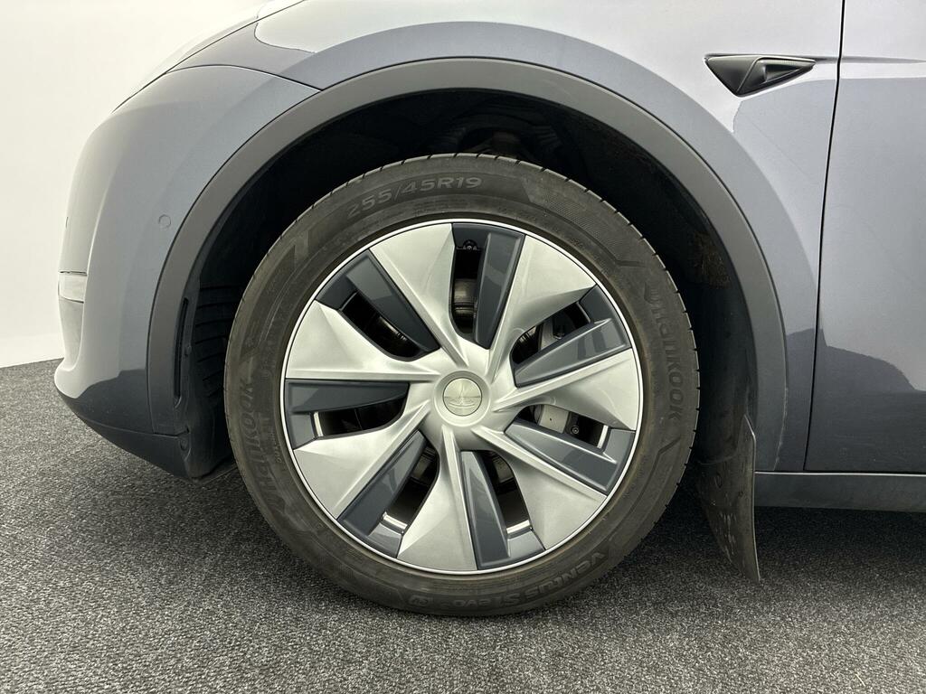Tesla Model Y Long Range Silver #4