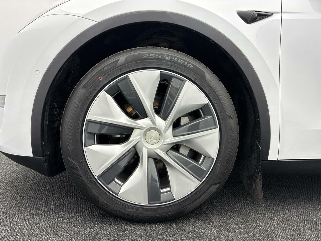 Tesla Model Y Long Range White #4