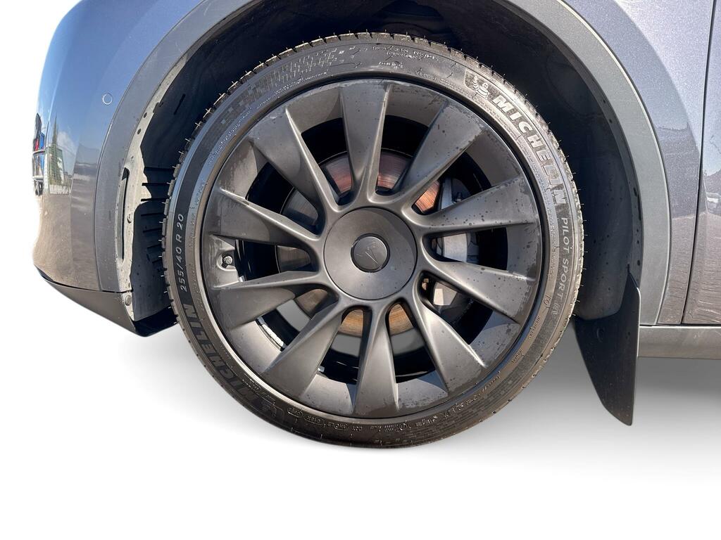 Tesla Model Y Long Range Silver #4