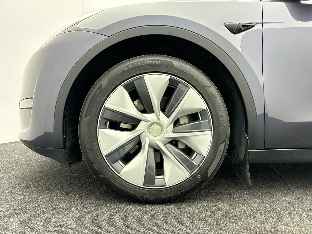 Tesla Model Y Long Range Silver #4