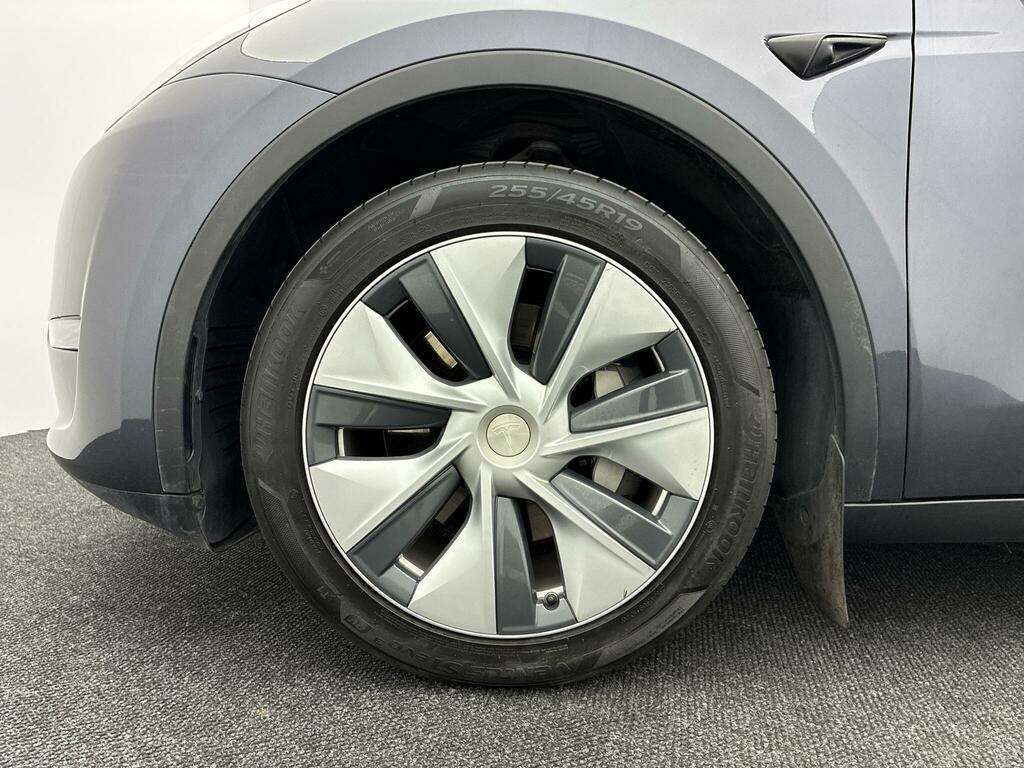 Tesla Model Y Long Range Silver #4