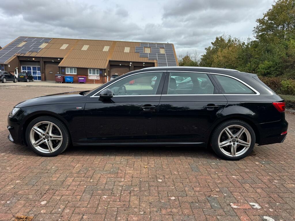 Audi A4 Avant S Line Black #4
