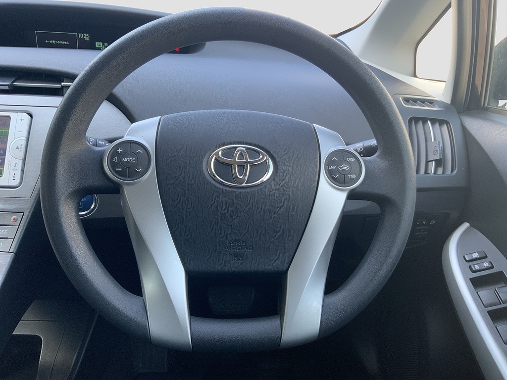Toyota Prius Hatchback Red #8