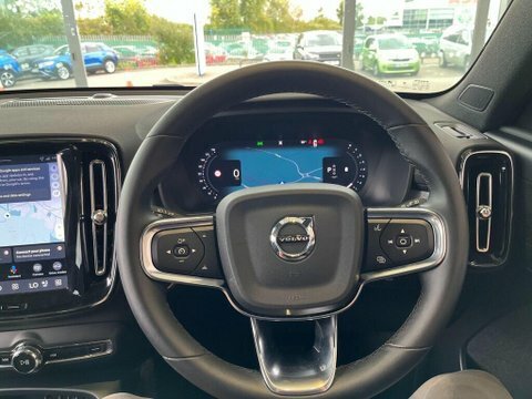 Volvo XC40 Plus Black #31