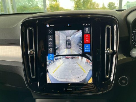 Volvo XC40 Plus Black #25