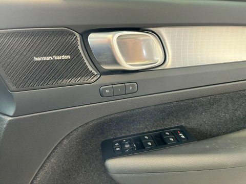 Volvo XC40 Plus Black #9