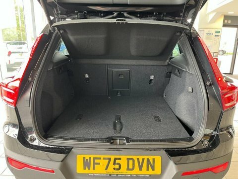 Volvo XC40 Plus Black #30