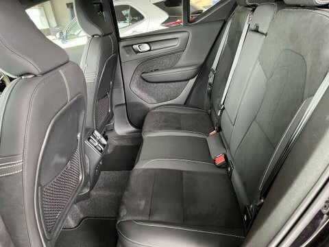 Volvo XC40 Plus Black #7