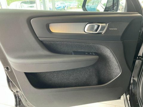 Volvo XC40 Plus Black #17