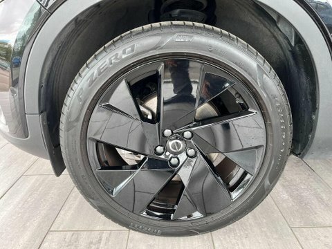 Volvo XC40 Plus Black #22