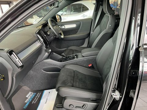 Volvo XC40 Plus Black #34
