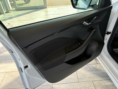 Skoda Kamiq Hatchback Black #27
