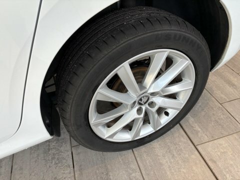 Skoda Kamiq Hatchback Black #32