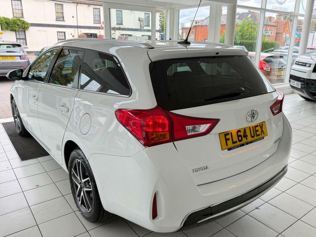Toyota Auris 1.6 V-matic Icon Touring Sports Euro 5 White #4
