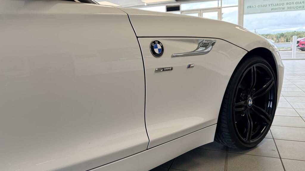 BMW Z4 Convertible White #9