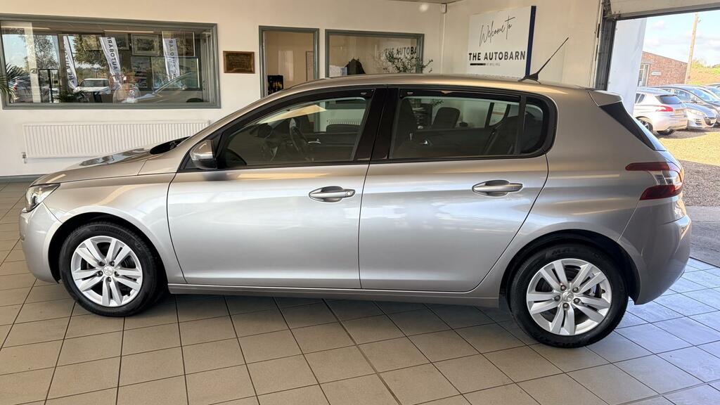 Peugeot 308 1.6 Bluehdi 100 Active White #3