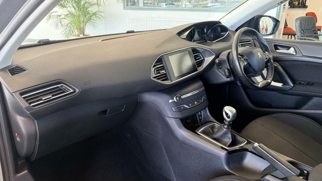 Peugeot 308 1.6 Bluehdi 100 Active White #26
