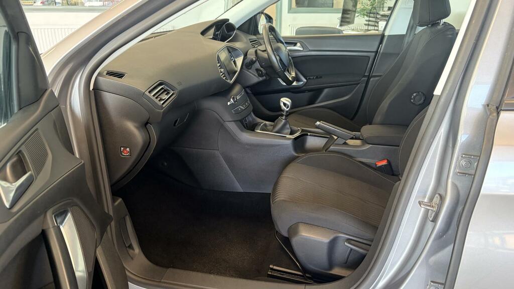 Peugeot 308 1.6 Bluehdi 100 Active White #25