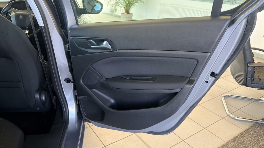 Peugeot 308 1.6 Bluehdi 100 Active White #20