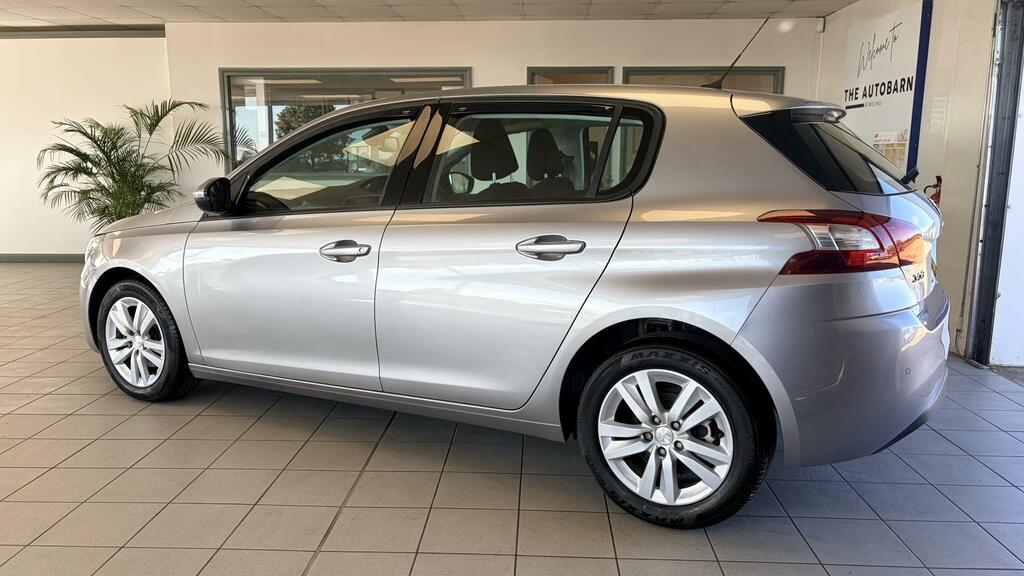 Peugeot 308 1.6 Bluehdi 100 Active White #2