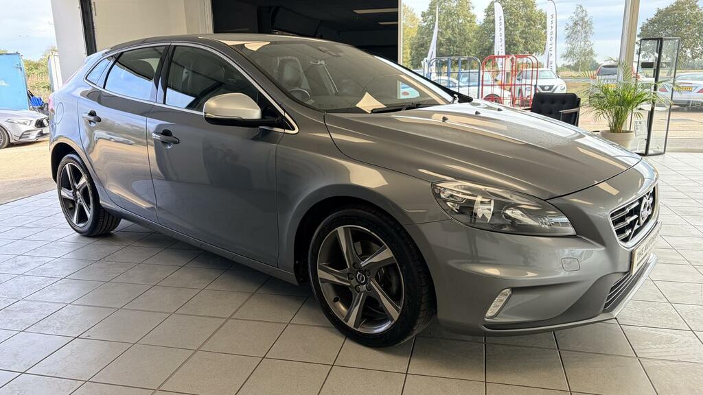 Volvo V40 2.0 D3 R-design Nav Euro 6 Ss Red #8
