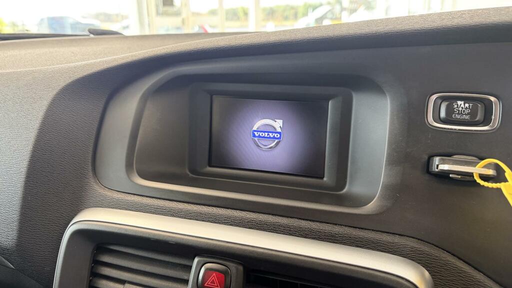 Volvo V40 2.0 D3 R-design Nav Euro 6 Ss Red #26