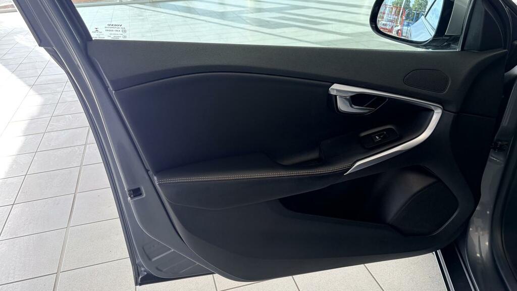 Volvo V40 2.0 D3 R-design Nav Euro 6 Ss Red #22