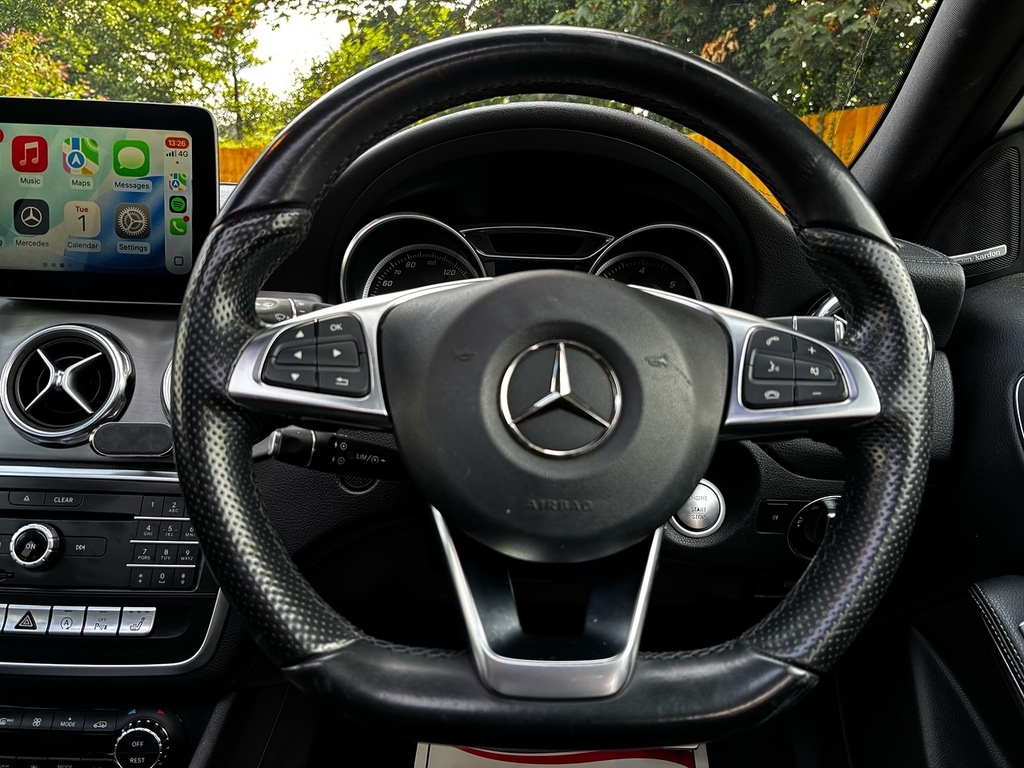 Mercedes-Benz GLA Class 2.1 Gla200d Amg Line Premium Plus Suv White #6