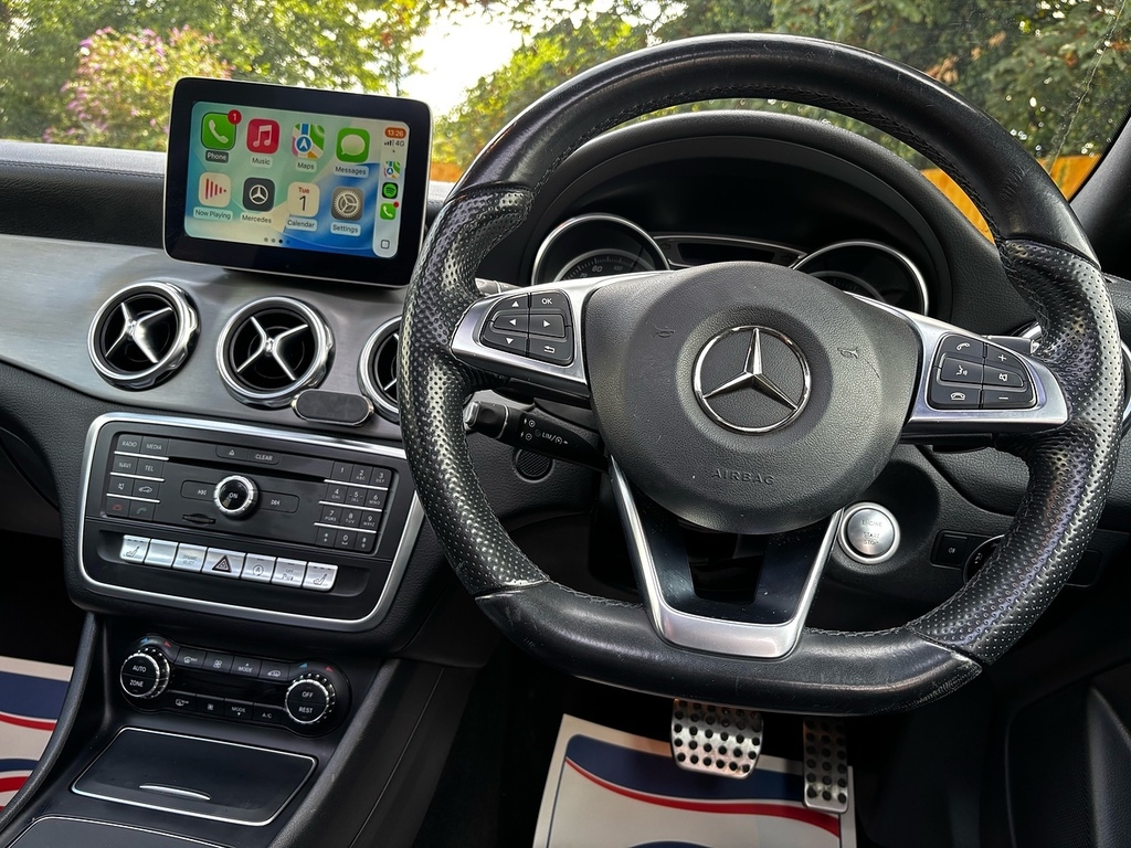 Mercedes-Benz GLA Class 2.1 Gla200d Amg Line Premium Plus Suv White #5