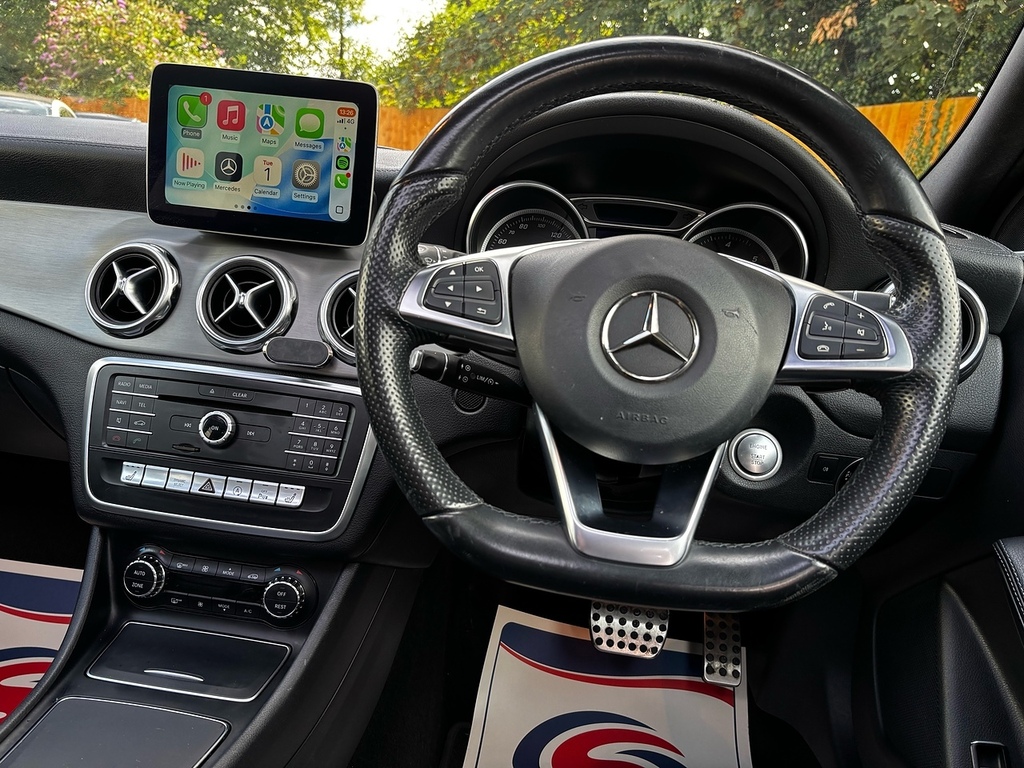 Mercedes-Benz GLA Class 2.1 Gla200d Amg Line Premium Plus Suv White #4