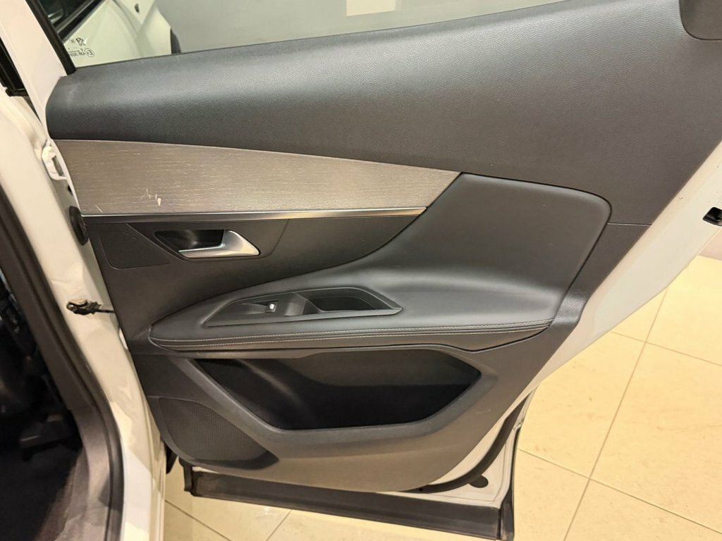 Peugeot 3008 Hatchback Black #29