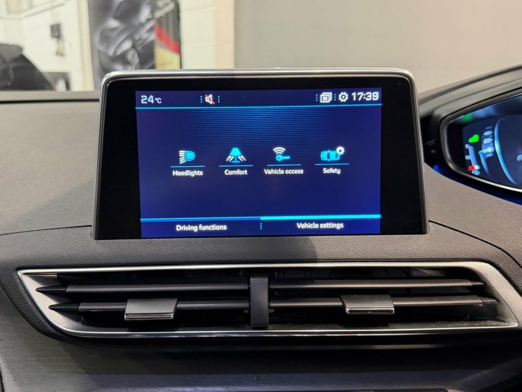 Peugeot 3008 Hatchback Black #25