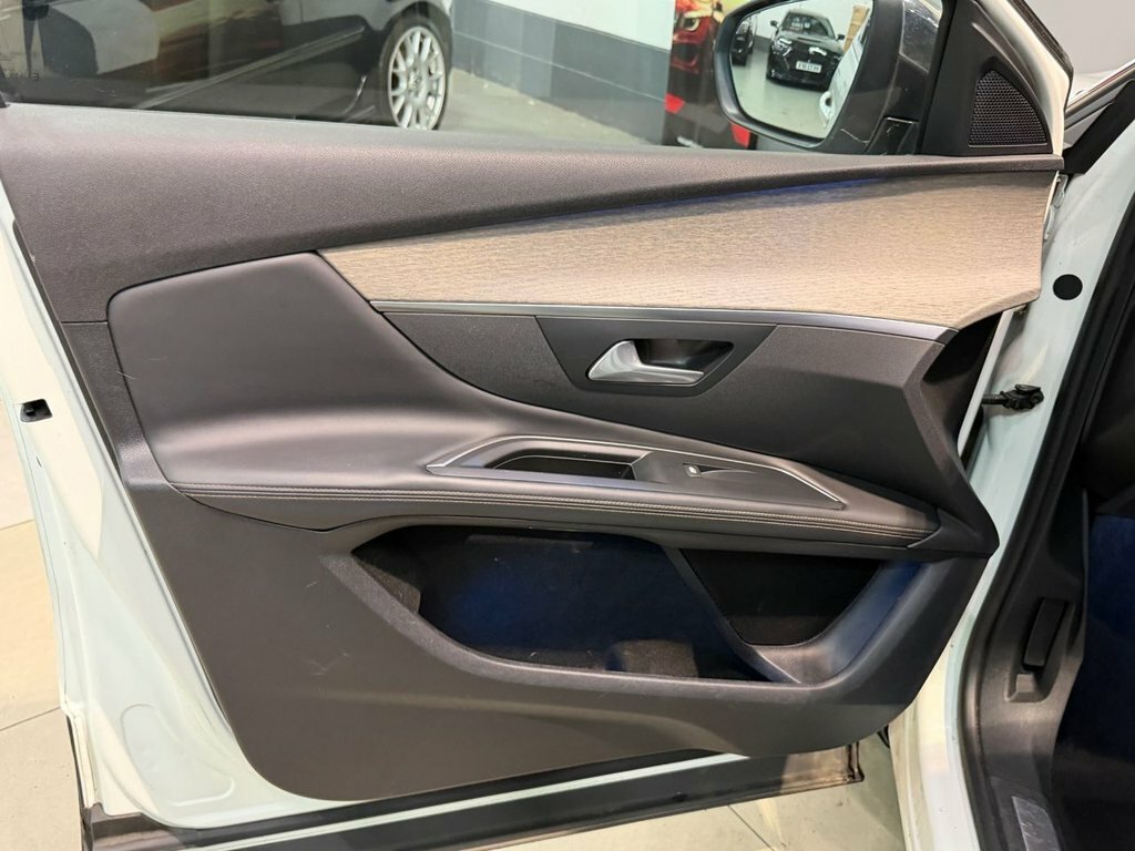 Peugeot 3008 Hatchback Black #37