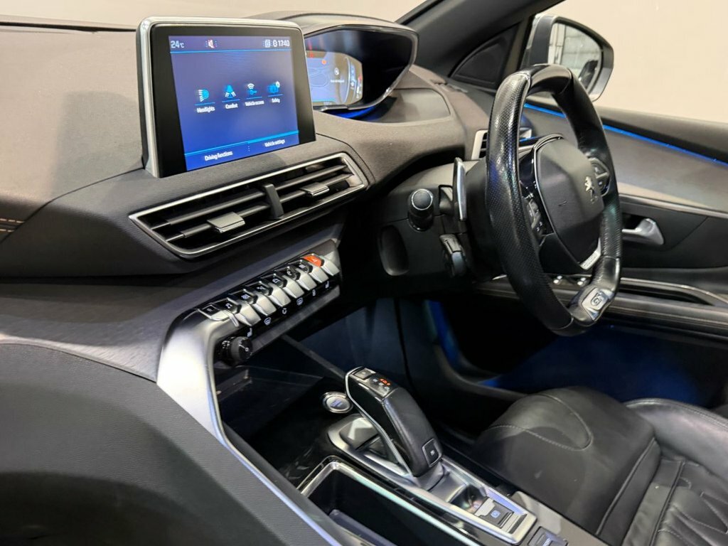 Peugeot 3008 Hatchback Black #40