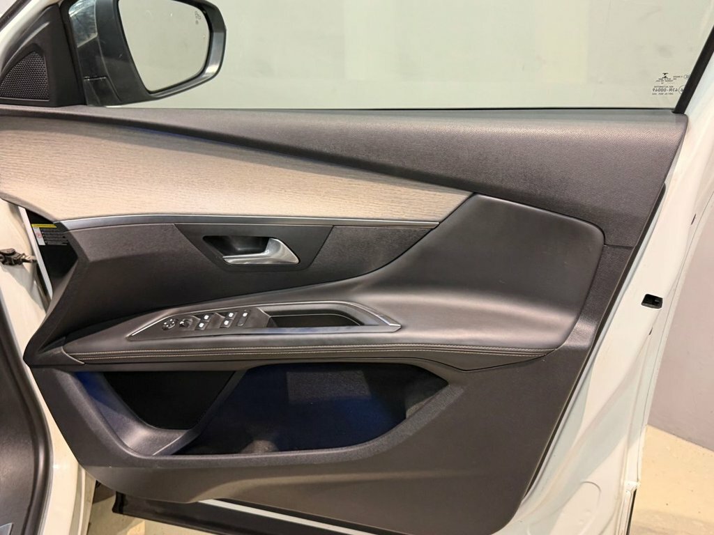 Peugeot 3008 Hatchback Black #19