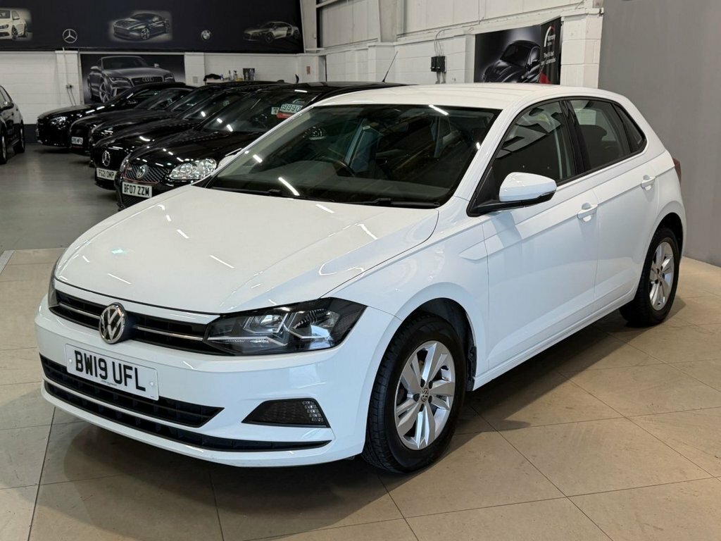 Volkswagen Polo Hatchback Red #2
