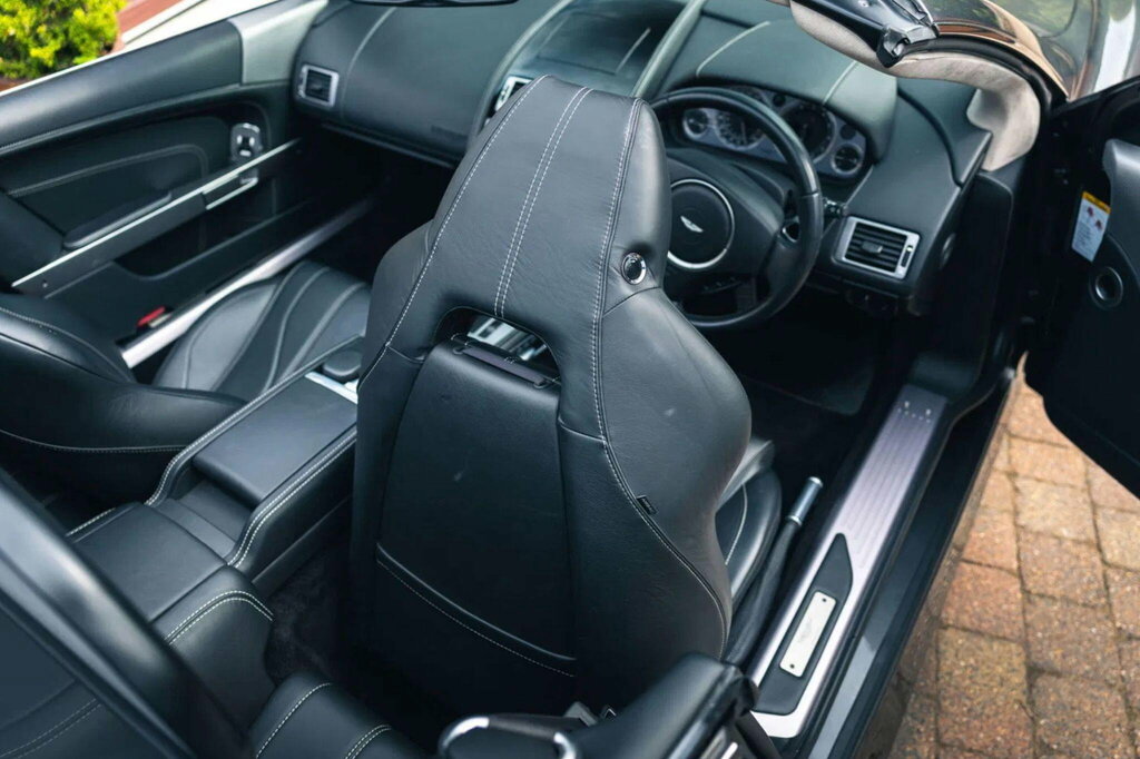 Aston Martin Virage V12 Silver #25