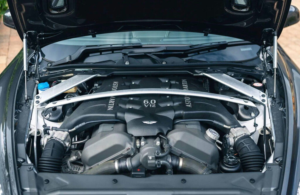 Aston Martin Virage V12 Silver #15