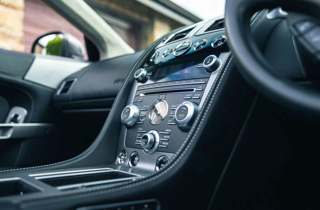 Aston Martin Virage V12 Silver #23