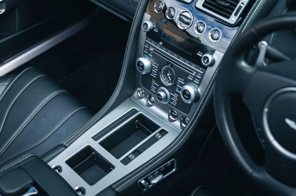 Aston Martin Virage V12 Silver #9