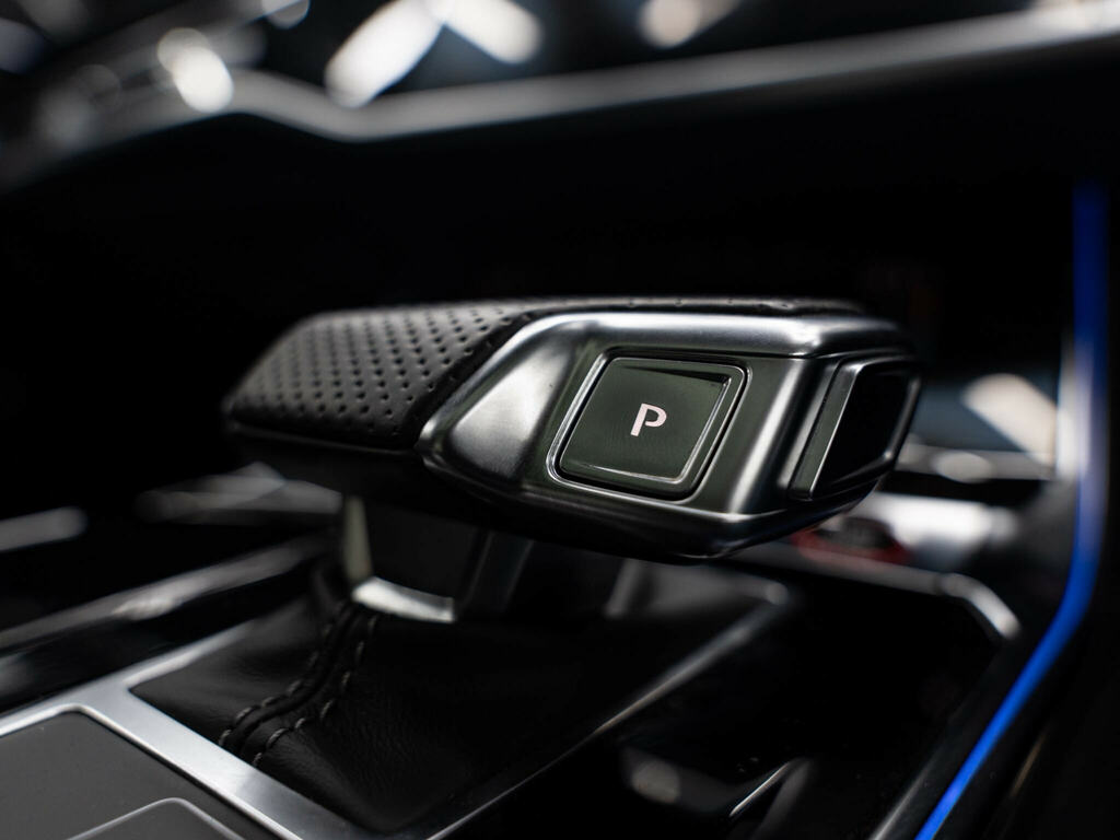 Audi RS6 Avant Plus Sport Black #35