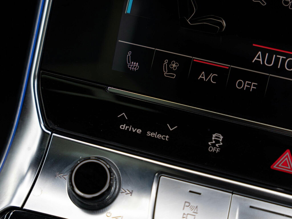 Audi RS6 Avant Plus Sport Black #32