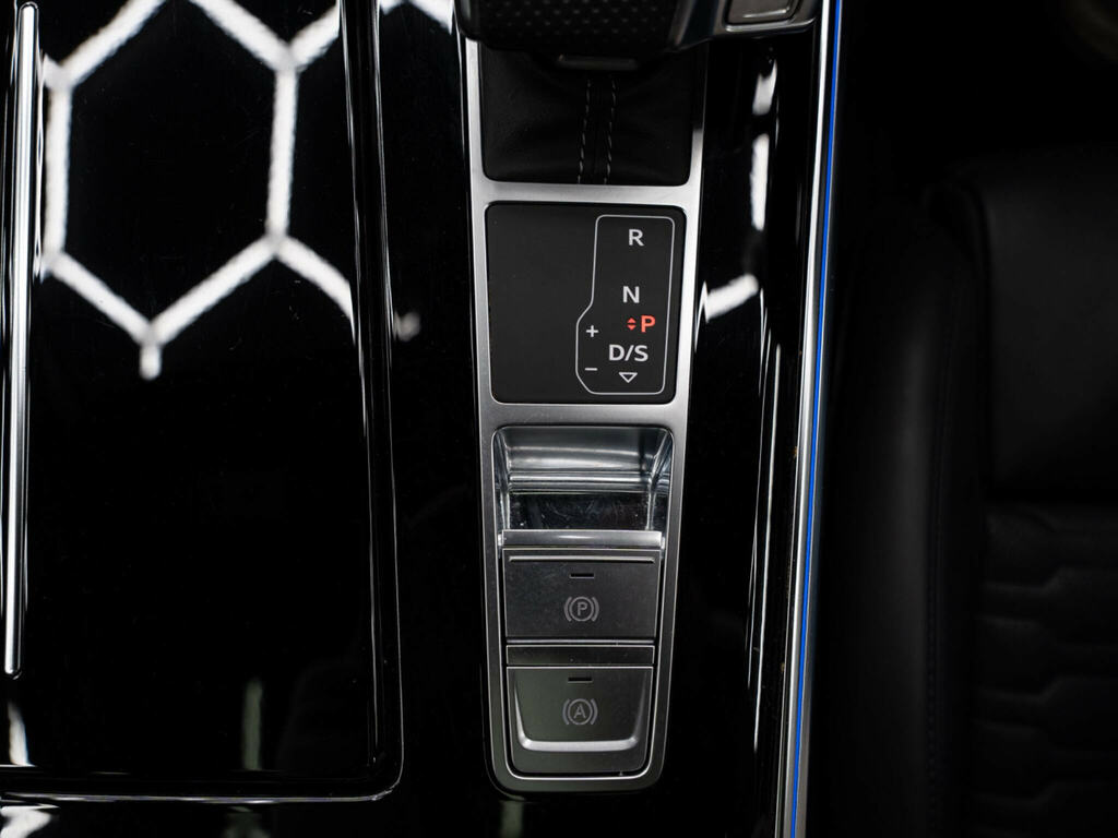 Audi RS6 Avant Plus Sport Black #27