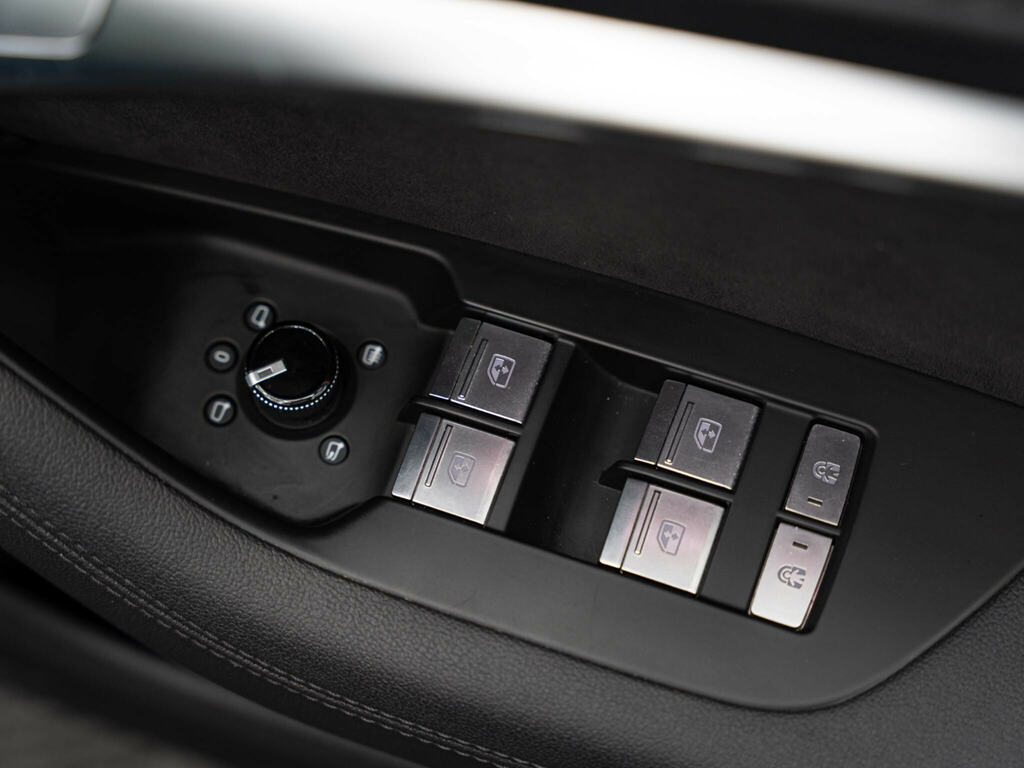 Audi RS6 Avant Plus Sport Black #19