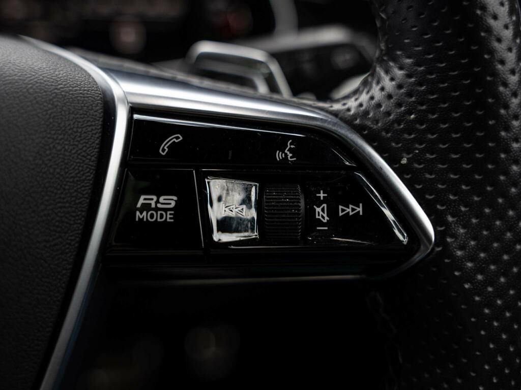Audi RS6 Avant Plus Sport Black #24
